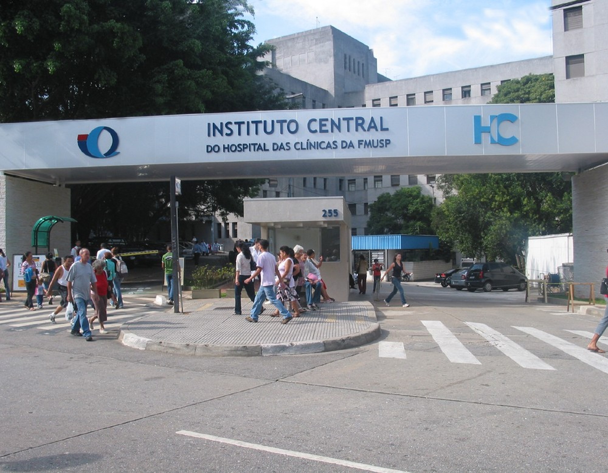 Hospital das Clínicas de SP afasta 125 funcionários por conta do coronavírus